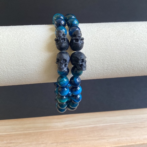 Blue-Green Tigers Eye Skull Bead Bracelet - Picture 1 of 7